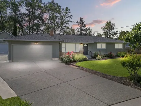 2462 Edgemont Drive Medford OR 97504