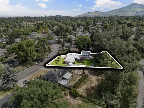 2462 Edgemont Drive Medford OR 97504