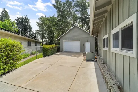 2462 Edgemont Drive Medford OR 97504