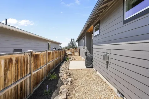 4176 SW Umatilla Avenue Redmond OR 97756