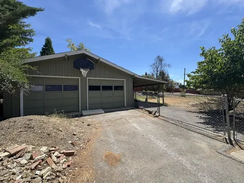 1043 Carlson Drive Klamath Falls OR 97603
