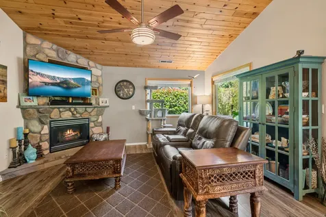 1224 N Modoc Avenue Medford OR 97504