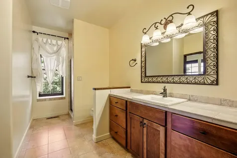 5297 Dark Hollow Road Medford OR 97501