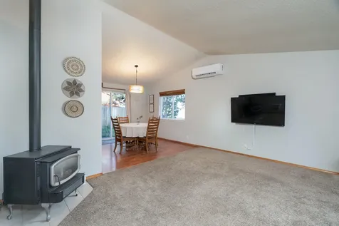 2944 NE Saber Drive Bend OR 97701