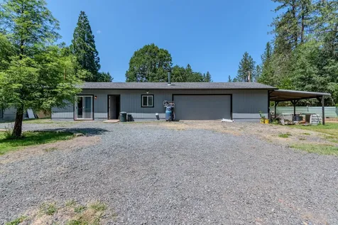 8852 W Evans Creek Road Rogue River OR 97537
