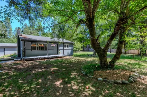 8852 W Evans Creek Road Rogue River OR 97537