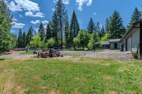 8852 W Evans Creek Road Rogue River OR 97537