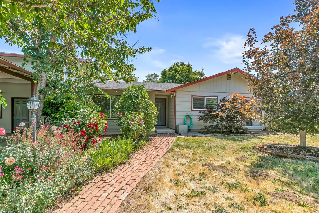 2615 Glory C Road Medford OR 97501
