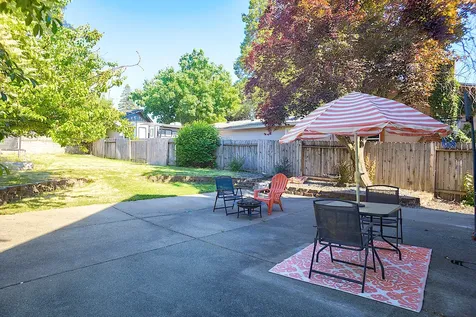 965 NE 10th Street Grants Pass OR 97526