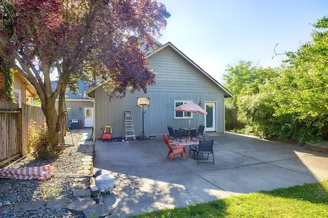 965 NE 10th Street Grants Pass OR 97526