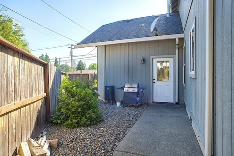 965 NE 10th Street Grants Pass OR 97526