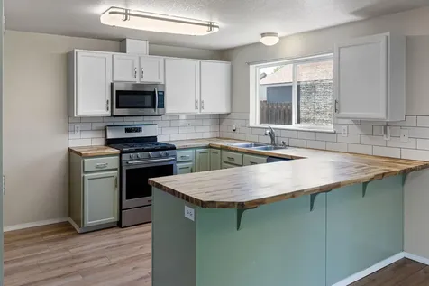 1131 NE Locksley Drive Bend OR 97701