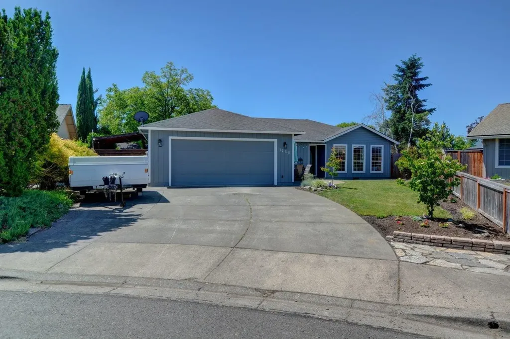 1733 Jessica Circle Central Point OR 97502