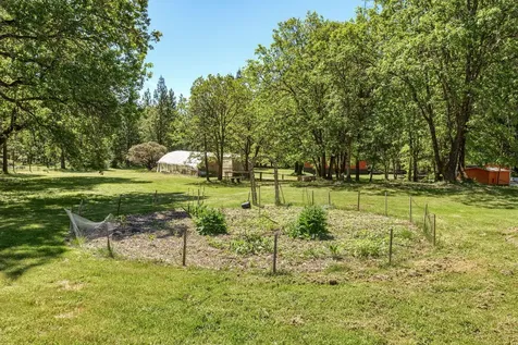 7211 W Evans Creek Road Rogue River OR 97537