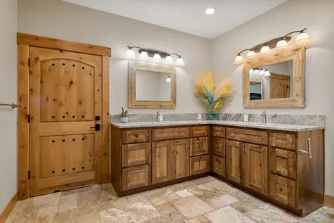 7215 NE 33rd Street Redmond OR 97756