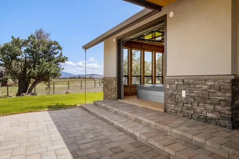 7215 NE 33rd Street Redmond OR 97756