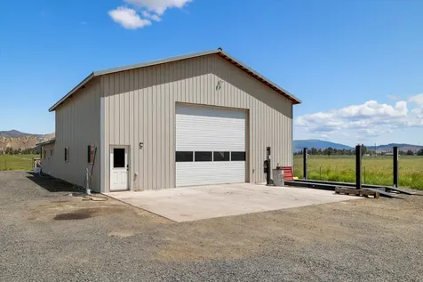 7215 NE 33rd Street Redmond OR 97756