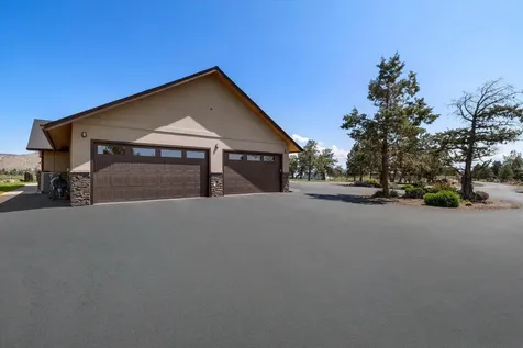 7215 NE 33rd Street Redmond OR 97756