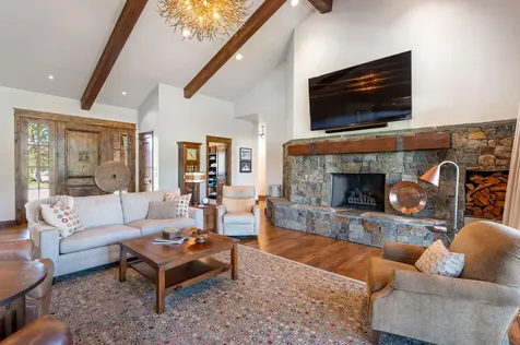 22884 Moss Rock Drive Bend OR 97701