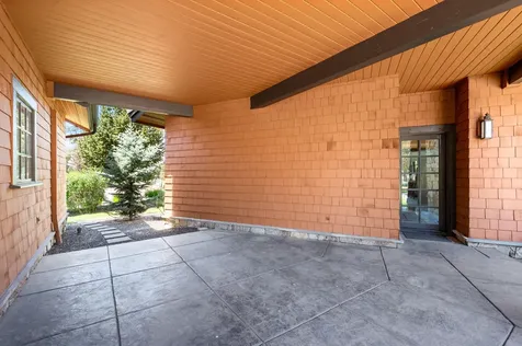 22884 Moss Rock Drive Bend OR 97701