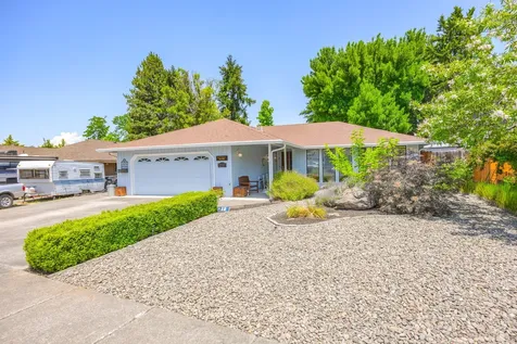 2757 Rosewood Street Medford OR 97504