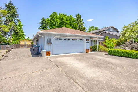 2757 Rosewood Street Medford OR 97504