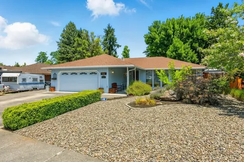 2757 Rosewood Street Medford OR 97504