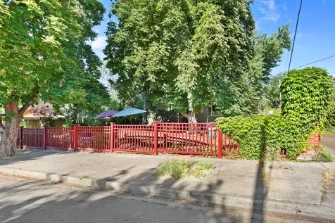 200 Oregon Terrace Medford OR 97504