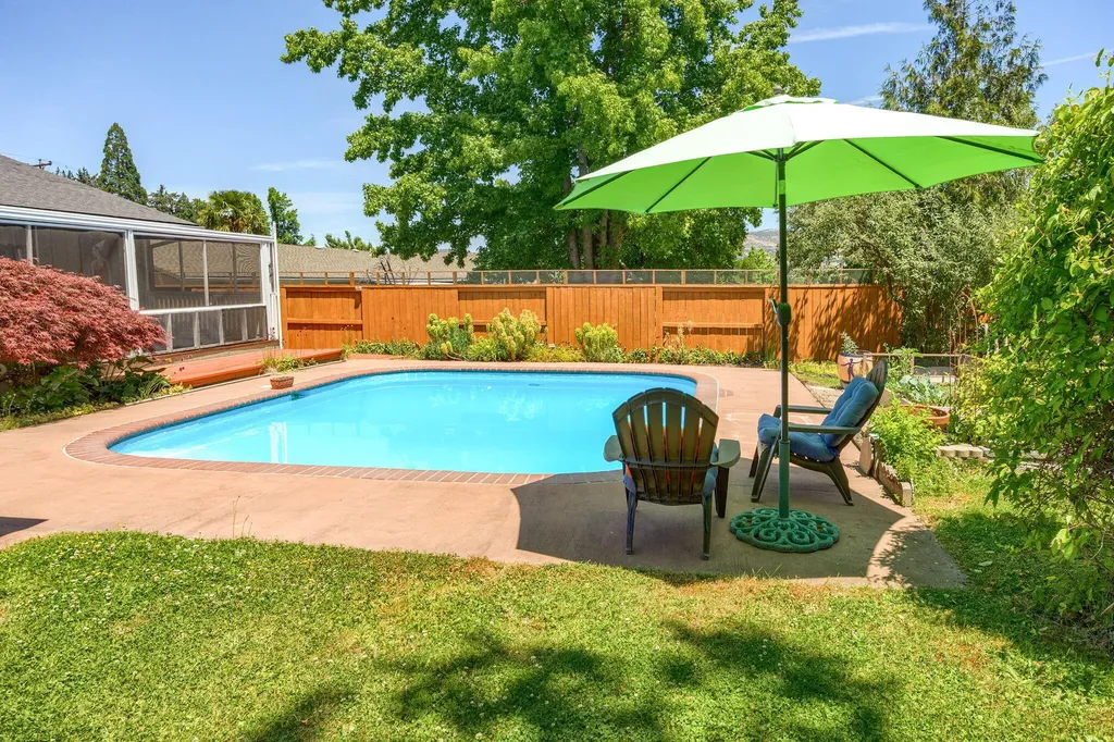 1143 Mira Mar Avenue Medford OR 97504