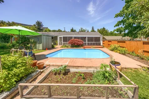 1143 Mira Mar Avenue Medford OR 97504