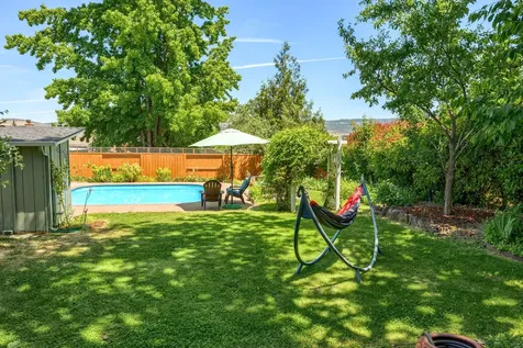 1143 Mira Mar Avenue Medford OR 97504