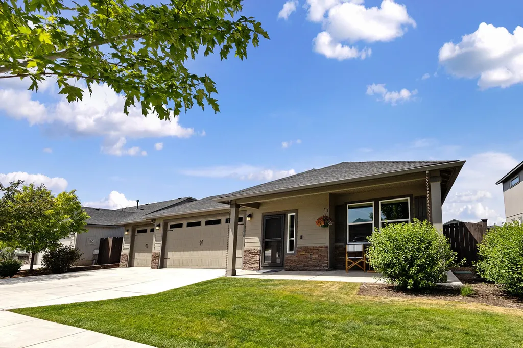 2535 NW Hemlock Way Redmond OR 97756