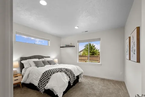 2535 NW Hemlock Way Redmond OR 97756