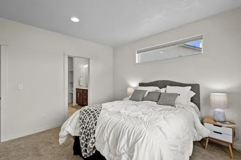 2535 NW Hemlock Way Redmond OR 97756
