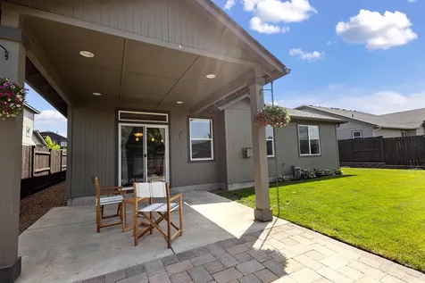 2535 NW Hemlock Way Redmond OR 97756