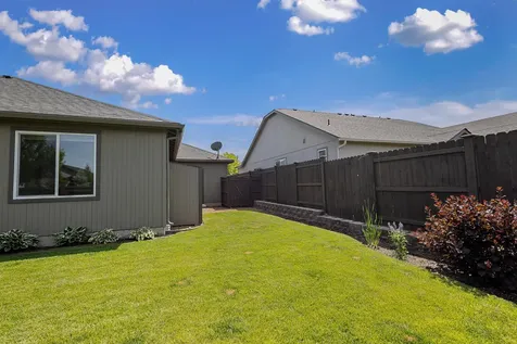 2535 NW Hemlock Way Redmond OR 97756