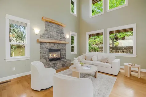 578 NW Greyhawk Avenue Bend OR 97703