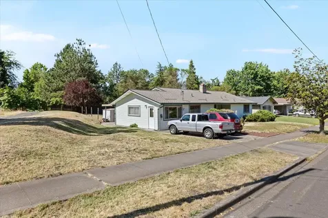 1652 Johnson Street Medford OR 97504