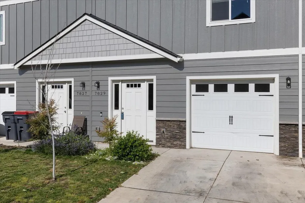 7829 Jacqueline Way White City OR 97503