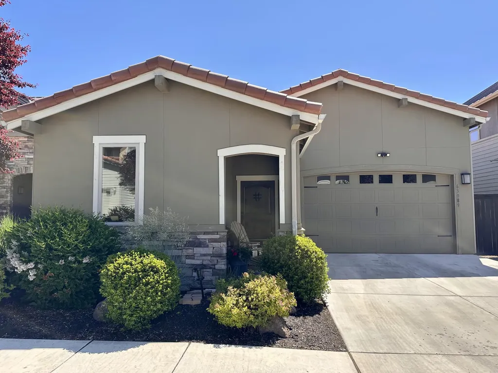 63089 NW Via Cambria Bend OR 97703