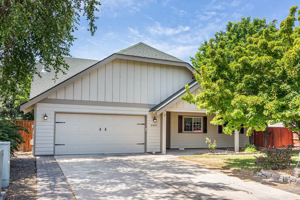 2459 NW 22nd Street Redmond OR 97756
