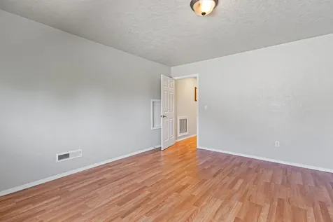 2459 NW 22nd Street Redmond OR 97756