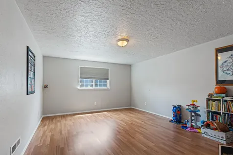 2459 NW 22nd Street Redmond OR 97756