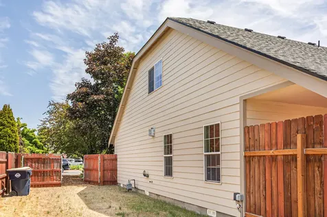 2459 NW 22nd Street Redmond OR 97756