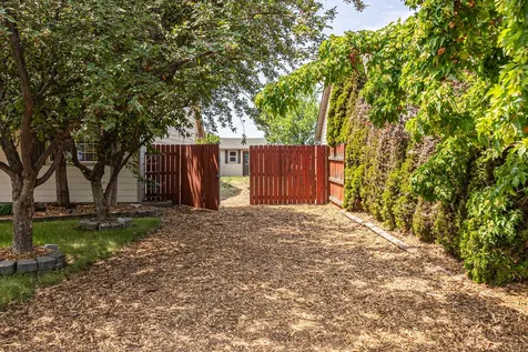 2459 NW 22nd Street Redmond OR 97756