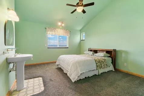 4647 SW Belmont Lane Madras OR 97741