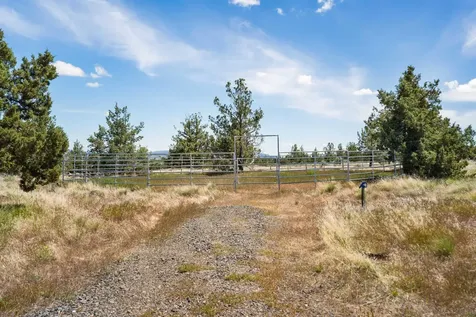 4647 SW Belmont Lane Madras OR 97741