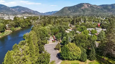 530 E Park Street Grants Pass OR 97527