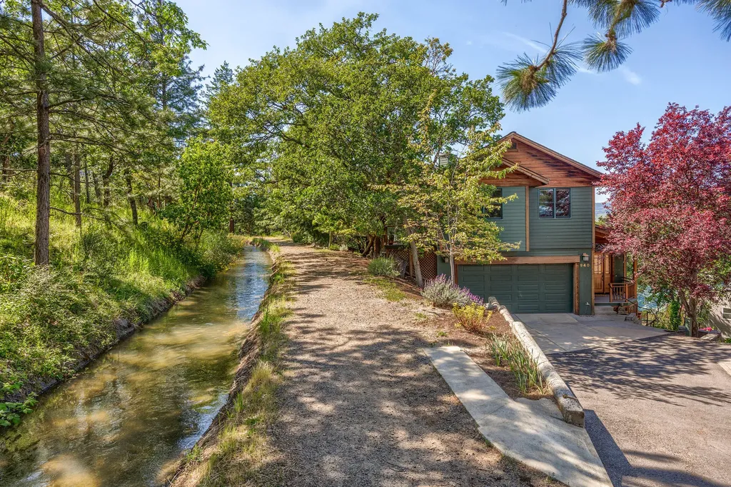 940 Pinecrest Terrace Ashland OR 97520
