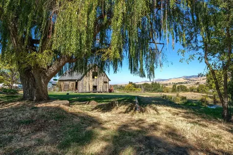 2045 E Main Street Ashland OR 97520